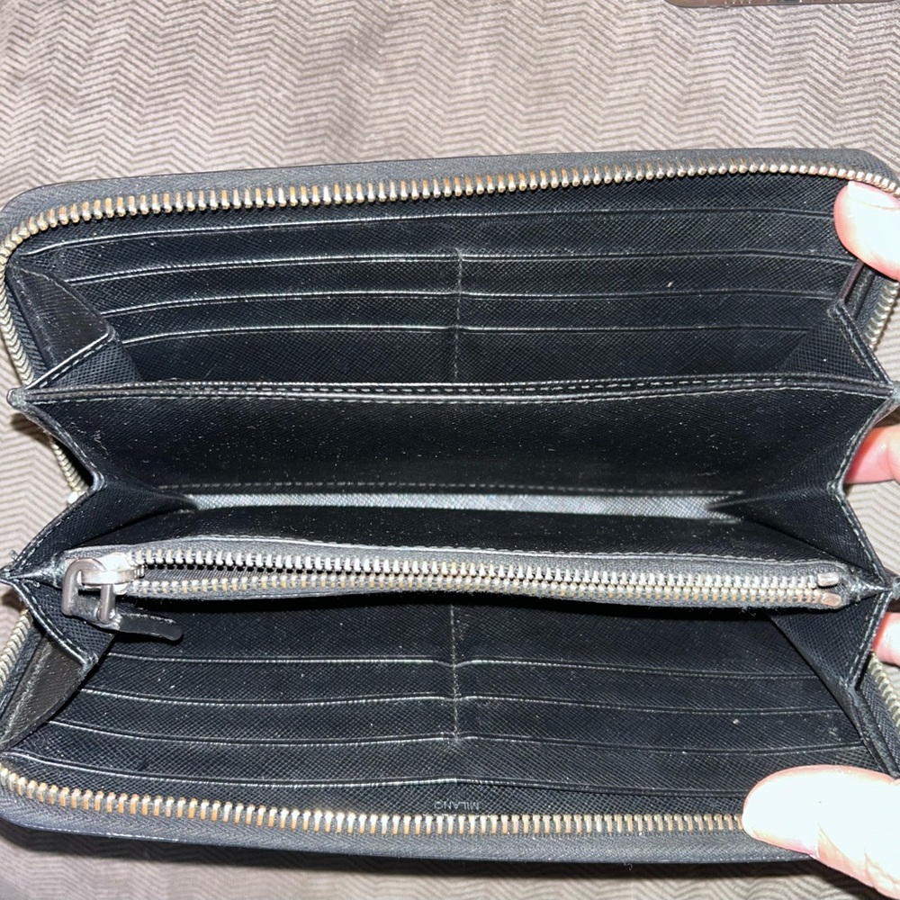 PRADA Leather Wallet EUC - Picture 2 of 9